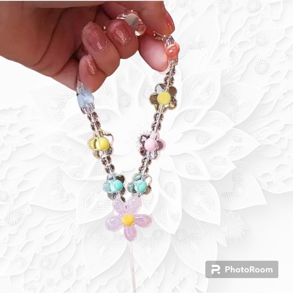 🌸🆕 Beaded Flower Cellphone Strap - Picture 2 of 3